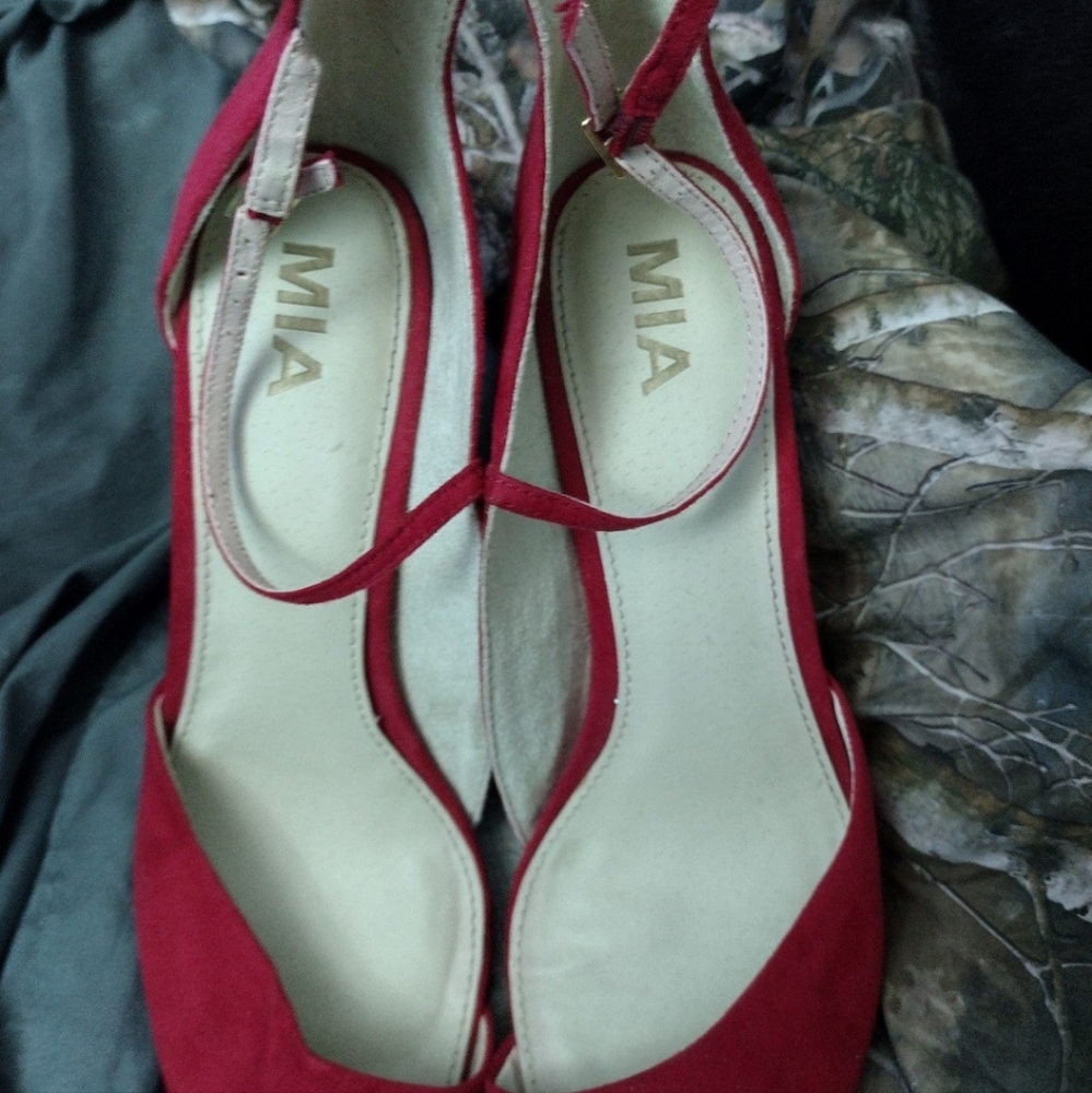Red mia heel size 8.5
